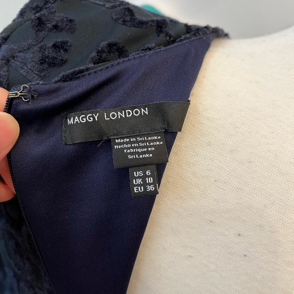 Maggy London Navy Blue Velvet Long Sleeve Dress - Size 6 - Picture 7 of 12